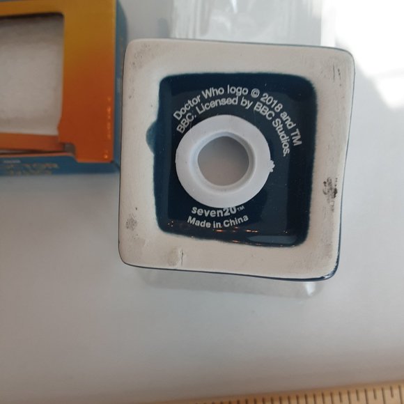 Doctor Who Tardis Salt and Pepper Ceramic Shakers Set Great Gift for Dr Who fans - Picture 4 of 6